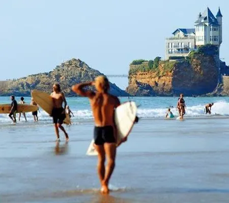 Apartment 200 Metres -cote Des Basques-,